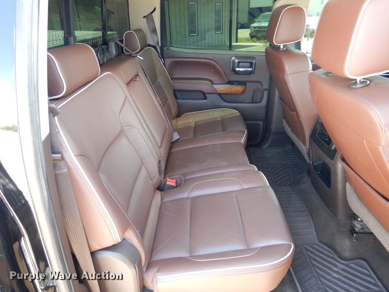 image for item GE9379 2016 Chevrolet Silverado 3500HD  Crew Cab pickup truck