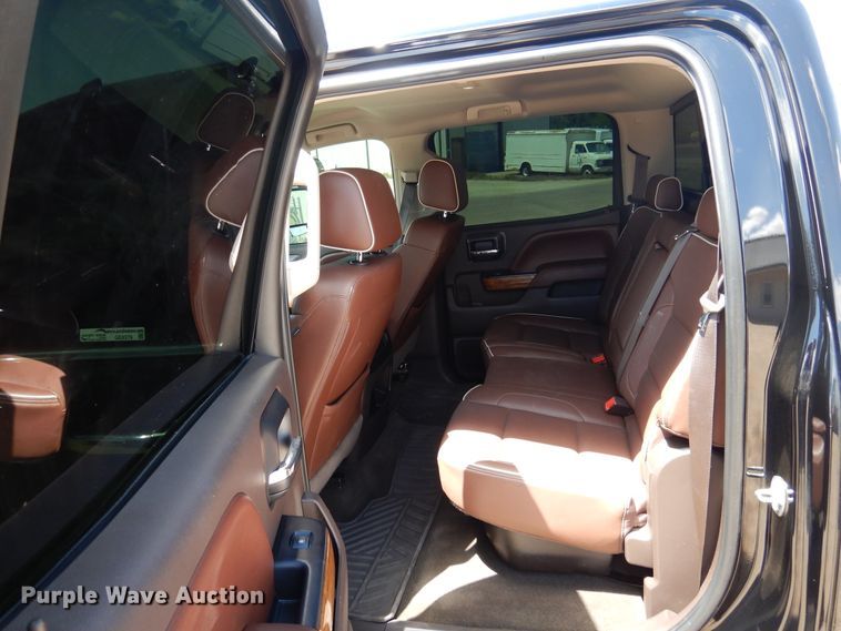 image for item GE9379 2016 Chevrolet Silverado 3500HD  Crew Cab pickup truck