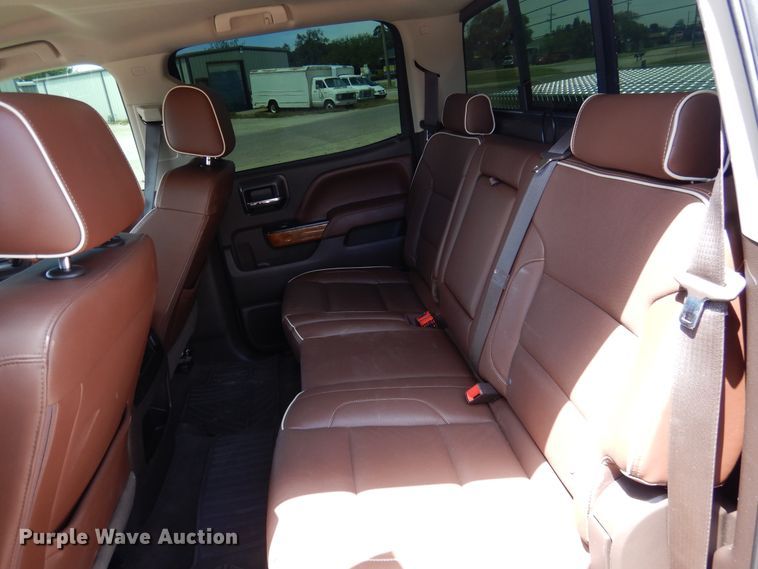 image for item GE9379 2016 Chevrolet Silverado 3500HD  Crew Cab pickup truck