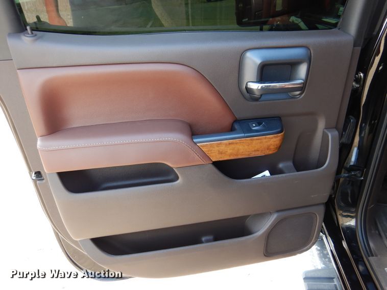 image for item GE9379 2016 Chevrolet Silverado 3500HD  Crew Cab pickup truck