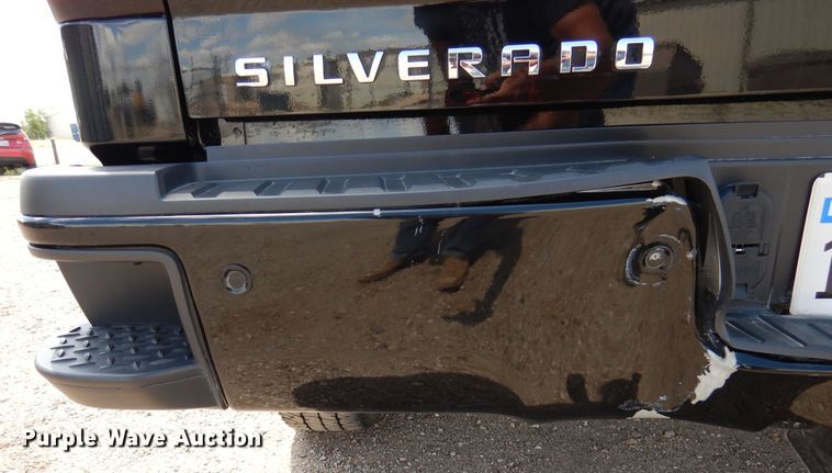 image for item GE9379 2016 Chevrolet Silverado 3500HD  Crew Cab pickup truck