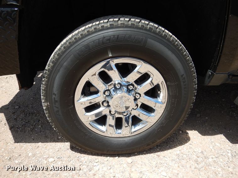 image for item GE9379 2016 Chevrolet Silverado 3500HD  Crew Cab pickup truck