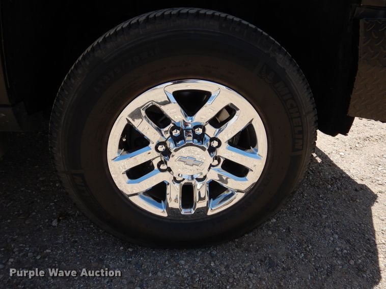 image for item GE9379 2016 Chevrolet Silverado 3500HD  Crew Cab pickup truck