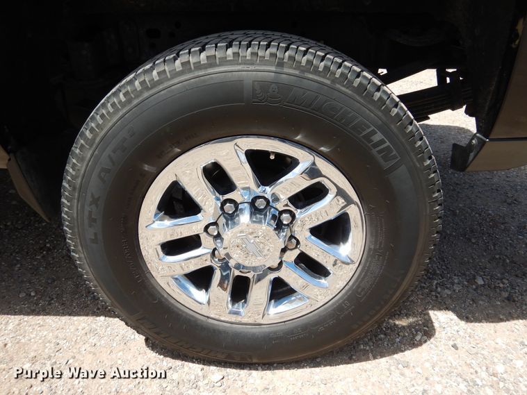 image for item GE9379 2016 Chevrolet Silverado 3500HD  Crew Cab pickup truck