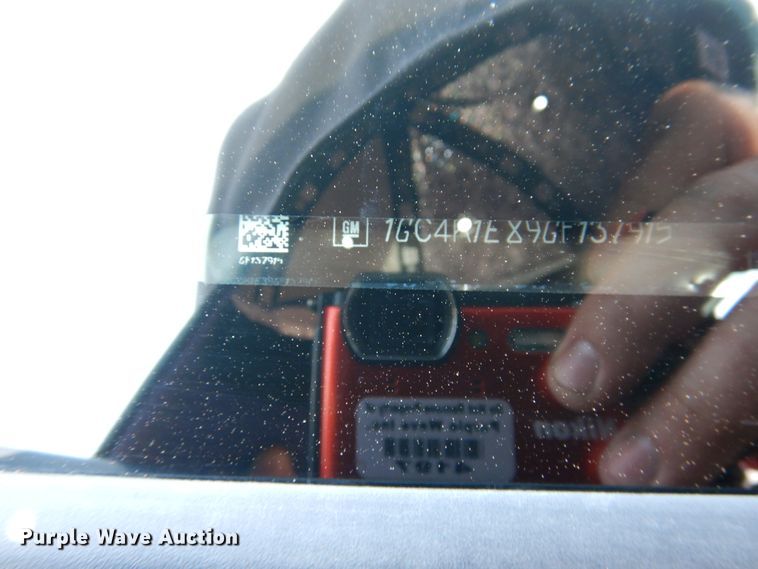 image for item GE9379 2016 Chevrolet Silverado 3500HD  Crew Cab pickup truck