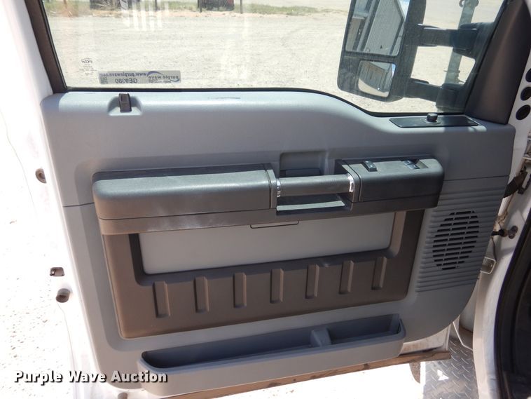 image for item GE9380 2011 Ford F550 Super Duty tow truck