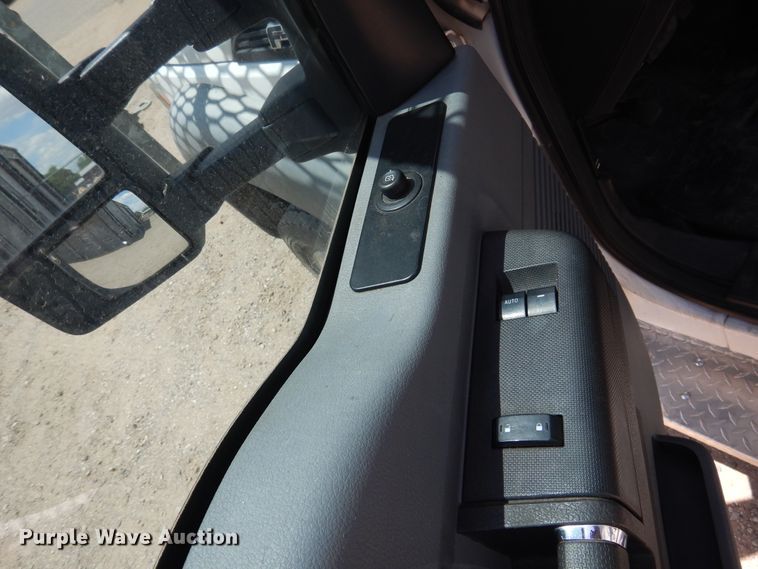 image for item GE9380 2011 Ford F550 Super Duty tow truck