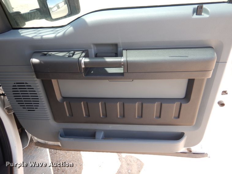 image for item GE9380 2011 Ford F550 Super Duty tow truck