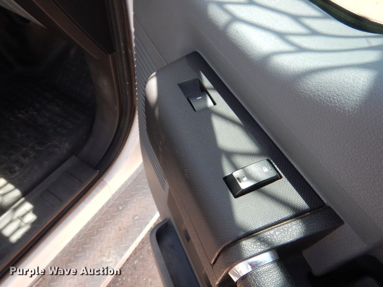 image for item GE9380 2011 Ford F550 Super Duty tow truck