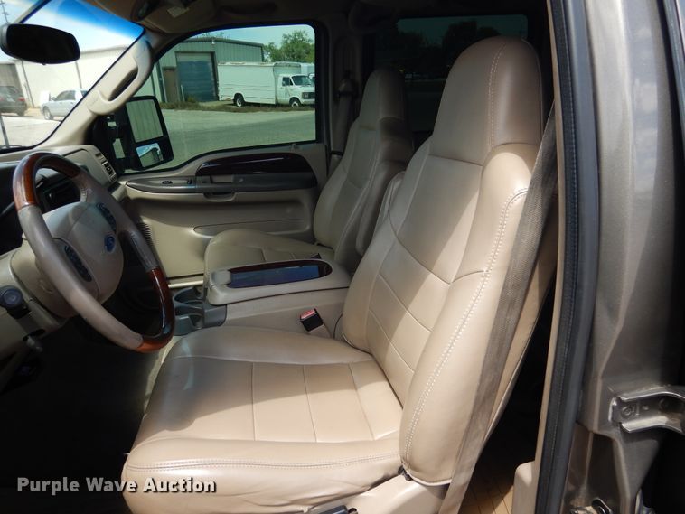 image for item GE9381 2003 Ford Excursion Limited  SUV