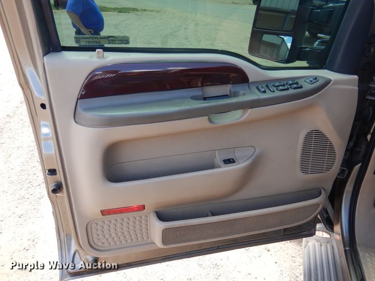 image for item GE9381 2003 Ford Excursion Limited  SUV