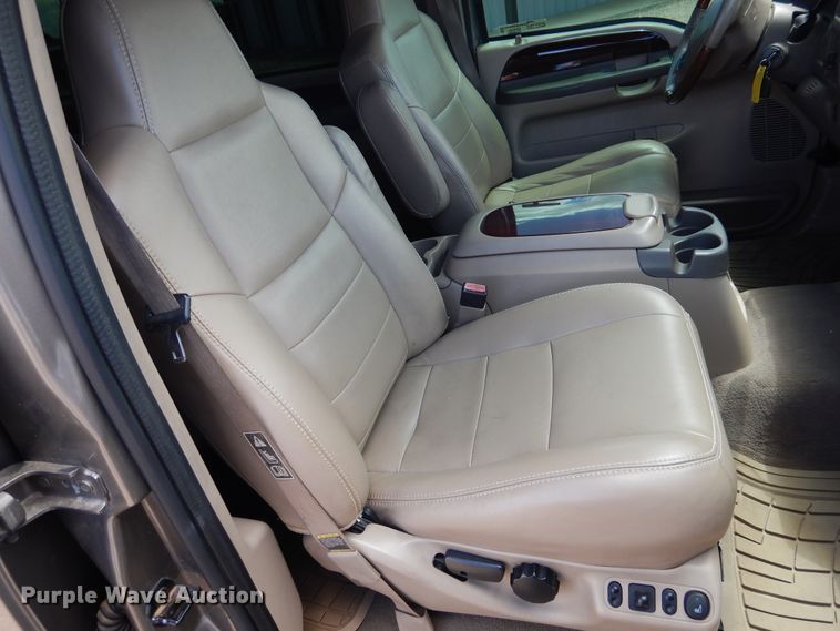 image for item GE9381 2003 Ford Excursion Limited  SUV