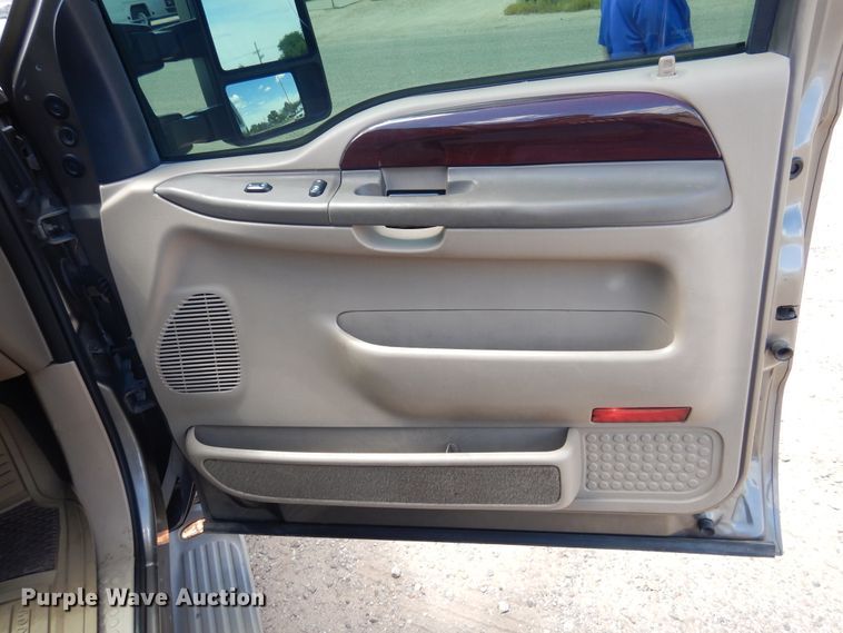 image for item GE9381 2003 Ford Excursion Limited  SUV