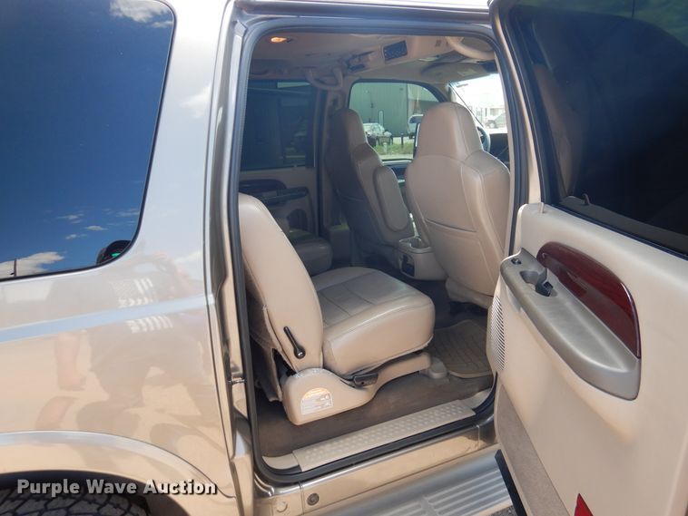 image for item GE9381 2003 Ford Excursion Limited  SUV