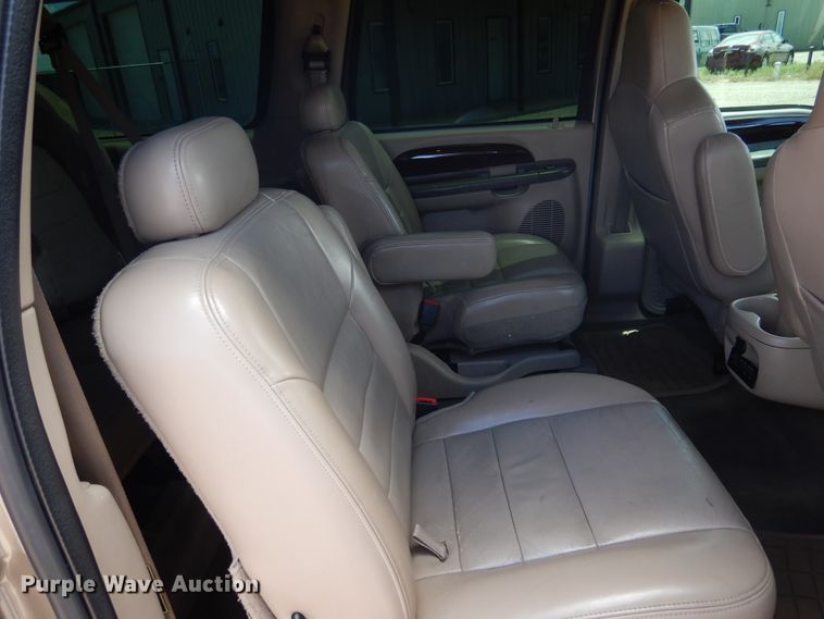 image for item GE9381 2003 Ford Excursion Limited  SUV