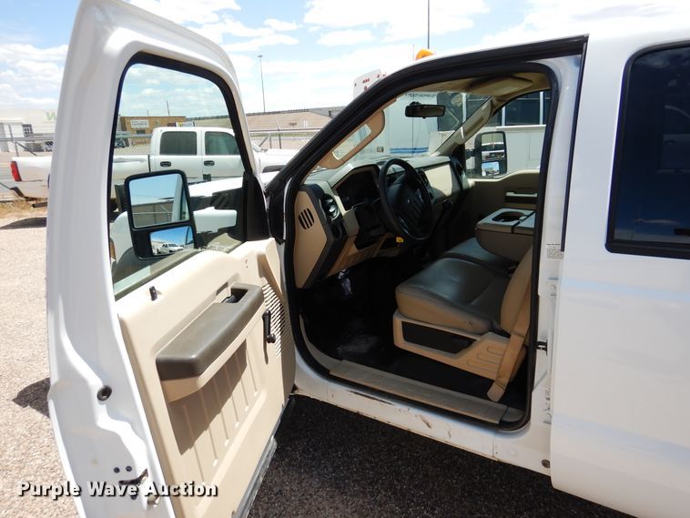 image for item GE9382 2008 Ford F550 Super Duty Crew Cab flatbed truck