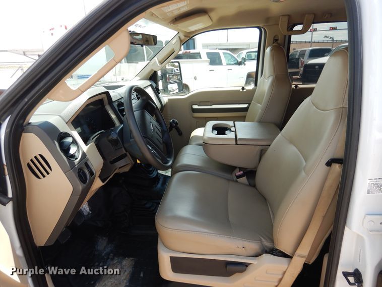 image for item GE9382 2008 Ford F550 Super Duty Crew Cab flatbed truck