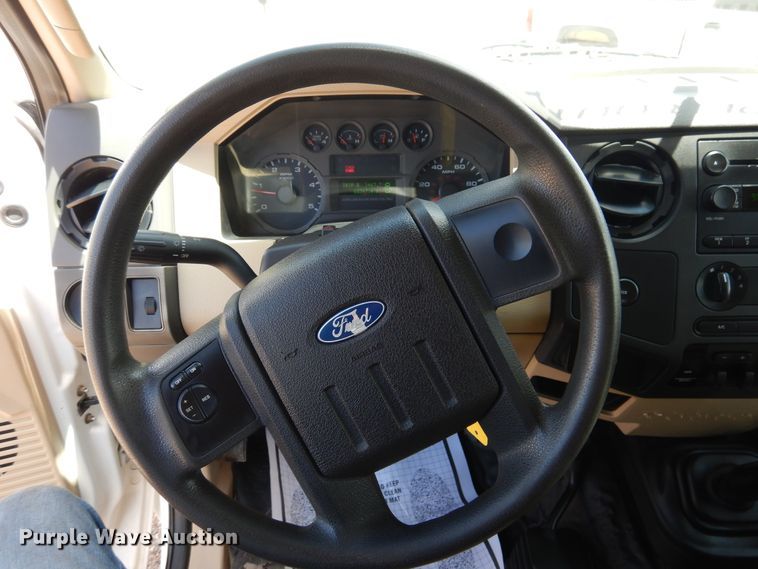 image for item GE9382 2008 Ford F550 Super Duty Crew Cab flatbed truck