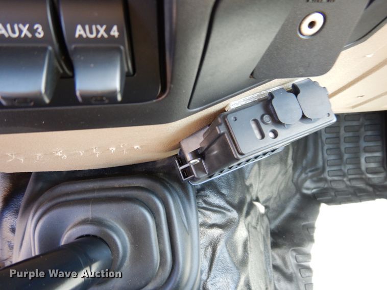 image for item GE9382 2008 Ford F550 Super Duty Crew Cab flatbed truck