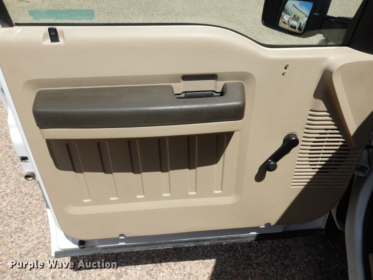 image for item GE9382 2008 Ford F550 Super Duty Crew Cab flatbed truck