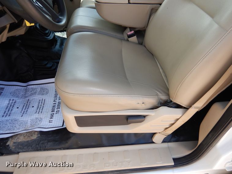 image for item GE9382 2008 Ford F550 Super Duty Crew Cab flatbed truck