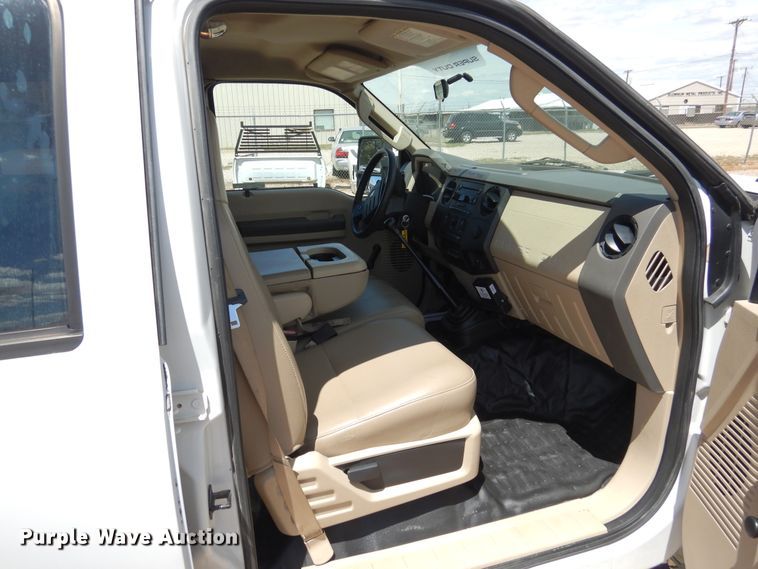 image for item GE9382 2008 Ford F550 Super Duty Crew Cab flatbed truck