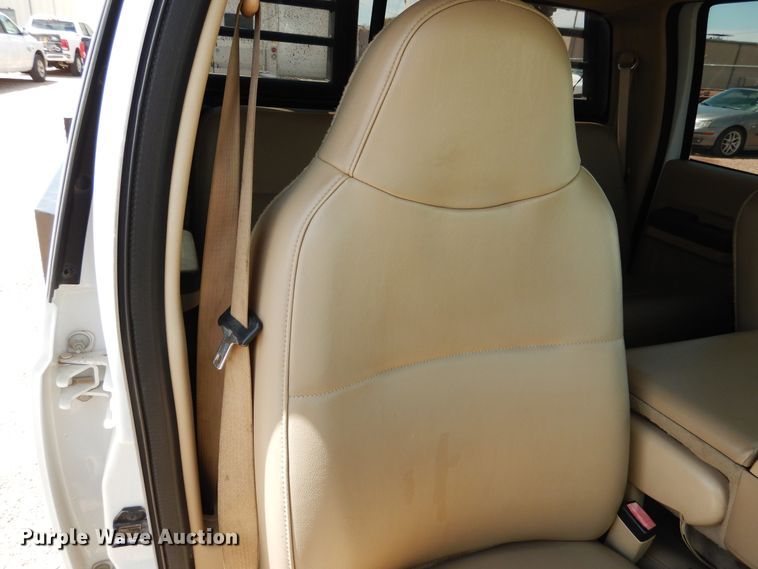 image for item GE9382 2008 Ford F550 Super Duty Crew Cab flatbed truck