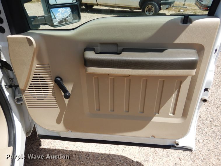 image for item GE9382 2008 Ford F550 Super Duty Crew Cab flatbed truck