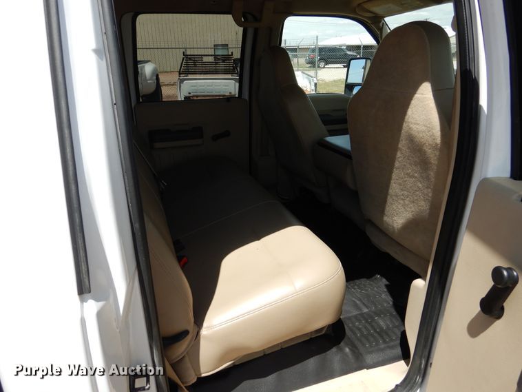 image for item GE9382 2008 Ford F550 Super Duty Crew Cab flatbed truck