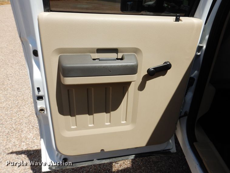 image for item GE9382 2008 Ford F550 Super Duty Crew Cab flatbed truck