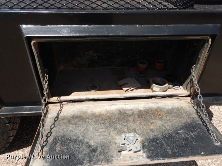 image for item GE9382 2008 Ford F550 Super Duty Crew Cab flatbed truck