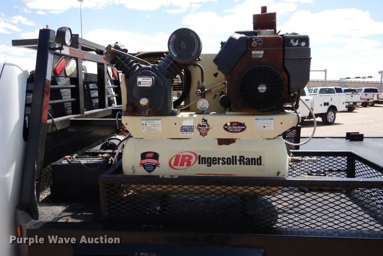 image for item GE9382 2008 Ford F550 Super Duty Crew Cab flatbed truck