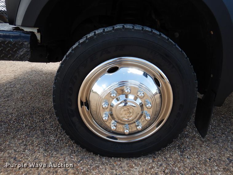 image for item GE9382 2008 Ford F550 Super Duty Crew Cab flatbed truck