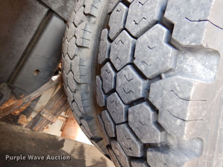 image for item GE9382 2008 Ford F550 Super Duty Crew Cab flatbed truck