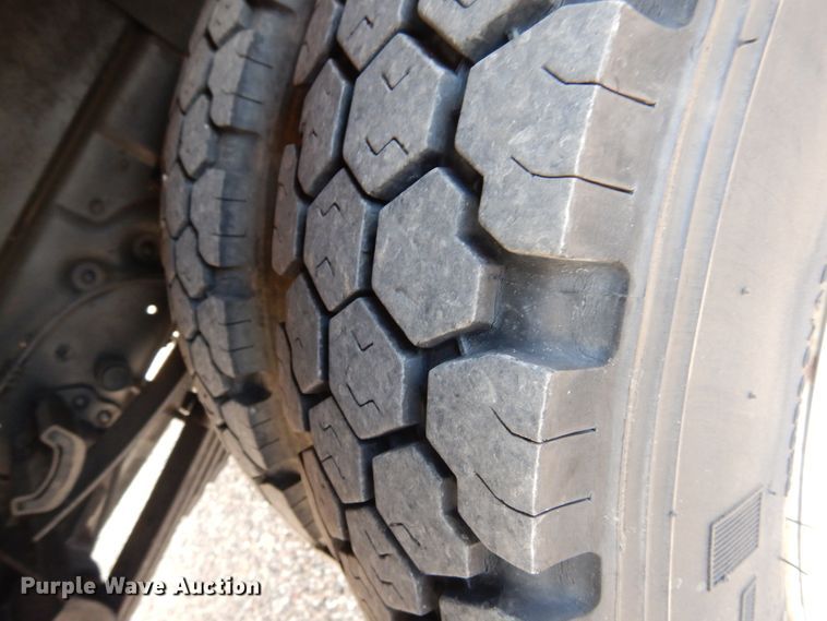 image for item GE9382 2008 Ford F550 Super Duty Crew Cab flatbed truck