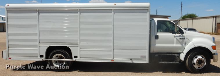 image for item GE9383 2006 Ford F650 Super Duty delivery truck