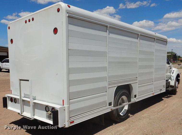 image for item GE9383 2006 Ford F650 Super Duty delivery truck