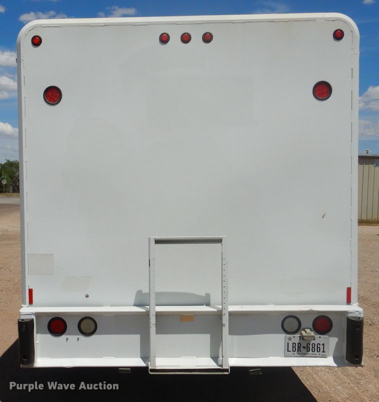 image for item GE9383 2006 Ford F650 Super Duty delivery truck