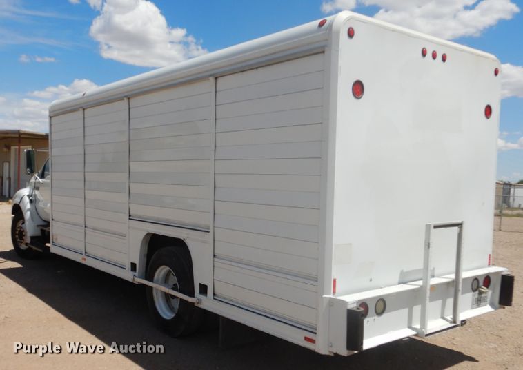 image for item GE9383 2006 Ford F650 Super Duty delivery truck