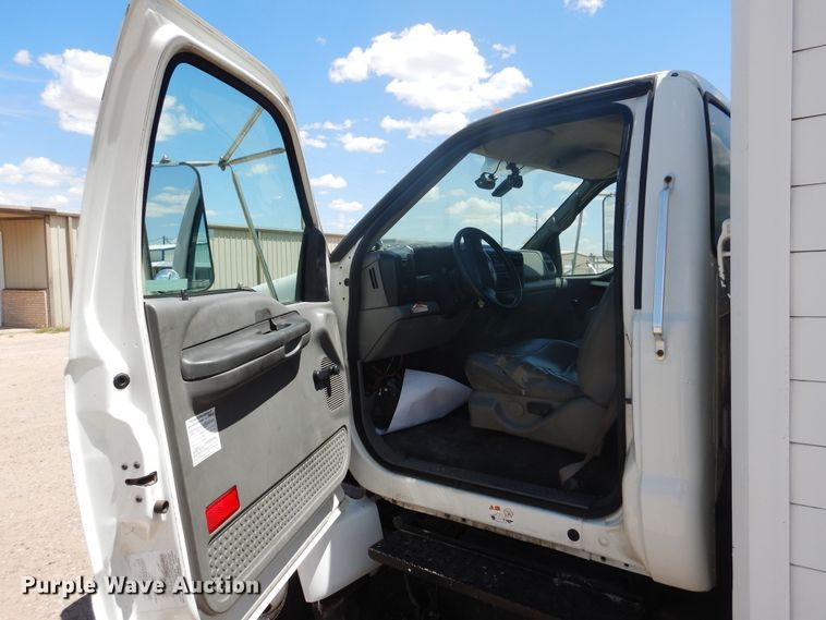 image for item GE9383 2006 Ford F650 Super Duty delivery truck