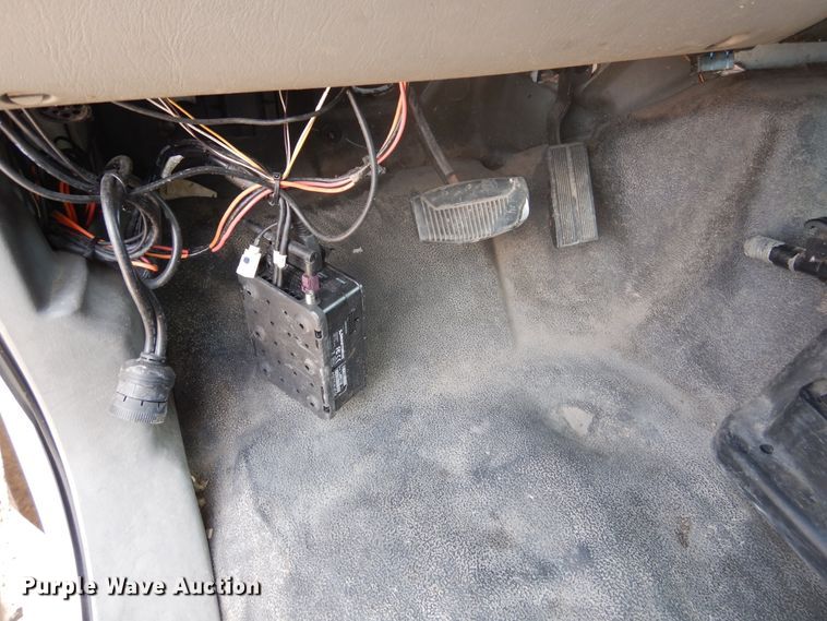 image for item GE9383 2006 Ford F650 Super Duty delivery truck