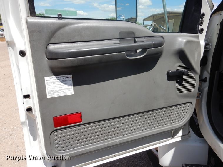 image for item GE9383 2006 Ford F650 Super Duty delivery truck