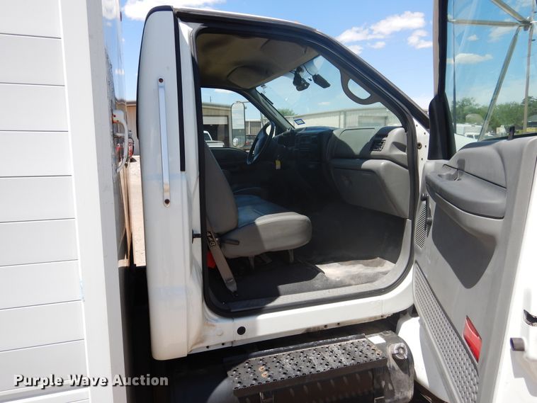 image for item GE9383 2006 Ford F650 Super Duty delivery truck