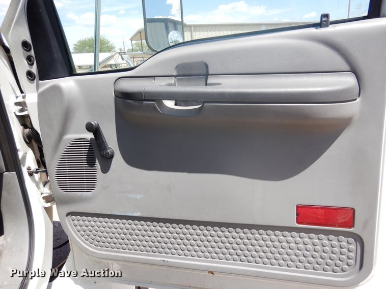 image for item GE9383 2006 Ford F650 Super Duty delivery truck