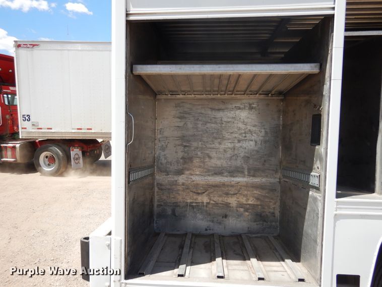 image for item GE9383 2006 Ford F650 Super Duty delivery truck