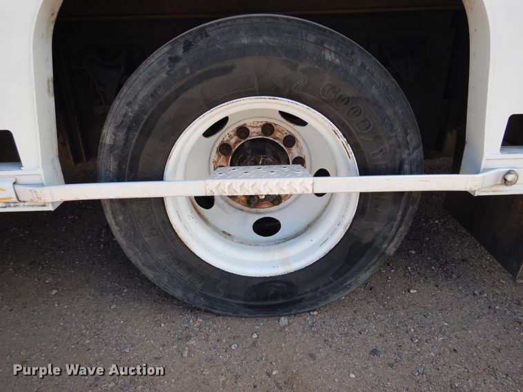 image for item GE9383 2006 Ford F650 Super Duty delivery truck