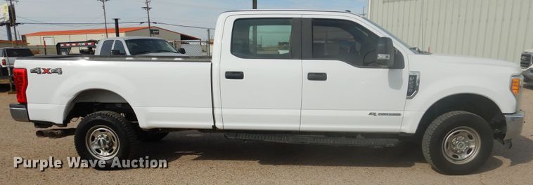image for item GE9384 2017 Ford F250 Super Duty  Crew Cab pickup truck