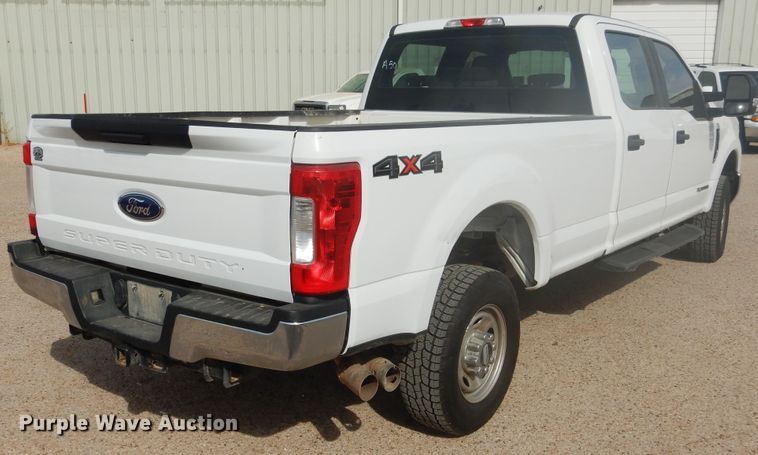 image for item GE9384 2017 Ford F250 Super Duty  Crew Cab pickup truck