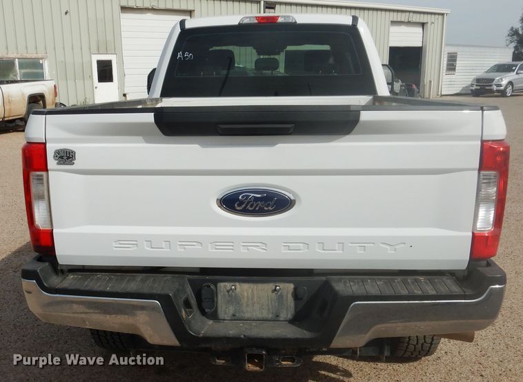 image for item GE9384 2017 Ford F250 Super Duty  Crew Cab pickup truck
