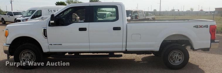 image for item GE9384 2017 Ford F250 Super Duty  Crew Cab pickup truck